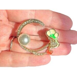Vintage jewelry green flower  brooch pin gold tone with pearl